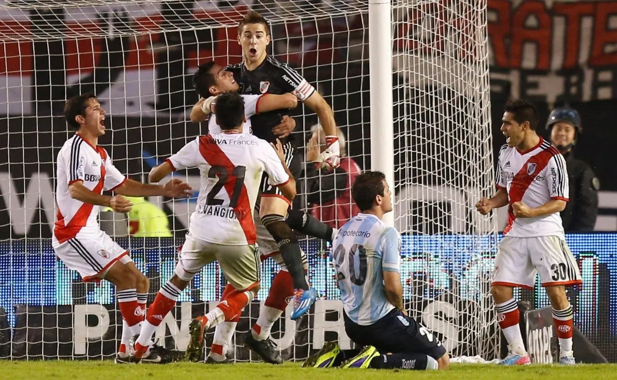 River y Racing se volverán a ver las caras en el estadio Monumental