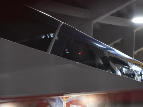 Micros con vidrios blindados para evitar lo que pasó en la final con Boca