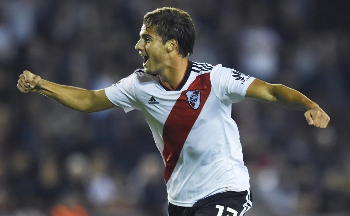Santiago Sosa se mostró dichoso de ser compañero de Leonardo Ponzio, referente en el puesto que él eligió para su carrera.