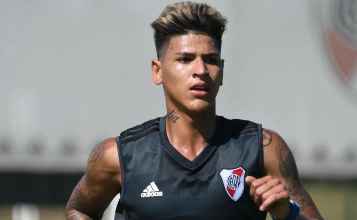 Gallardo explicó en qué etapa de preparación está el colombiano, flamante incorporación proveniente desde Ucrania.