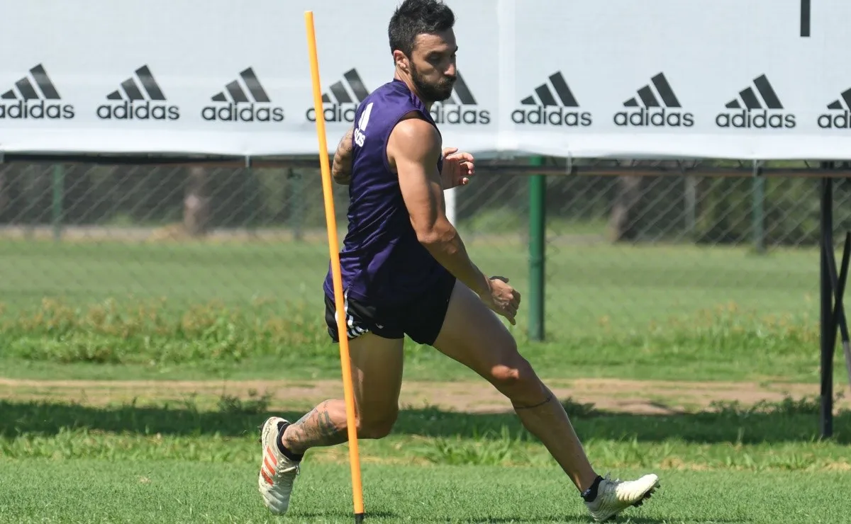Nacho trabaja con más intensidad y podría volver a estar a disposición de Gallardo la semana próxima