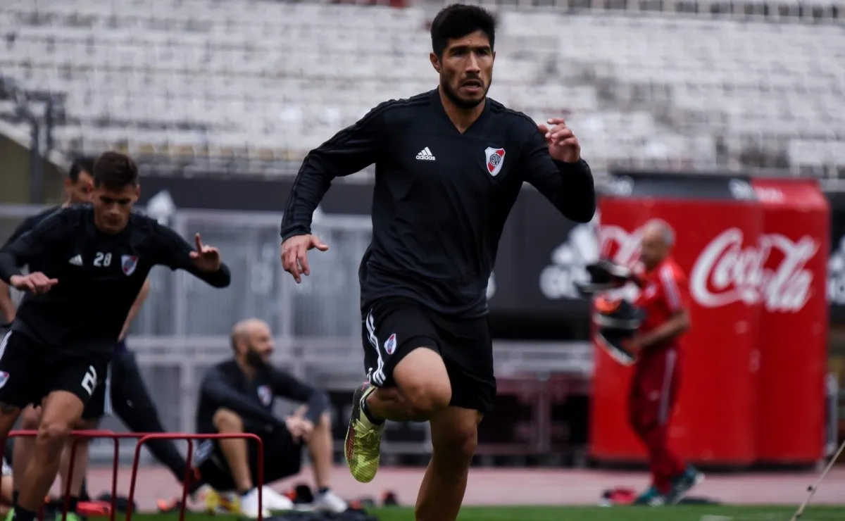 El cuerpo técnico de River le solicitó al defensor que se quede en River más allá de las ofertas recibidas.