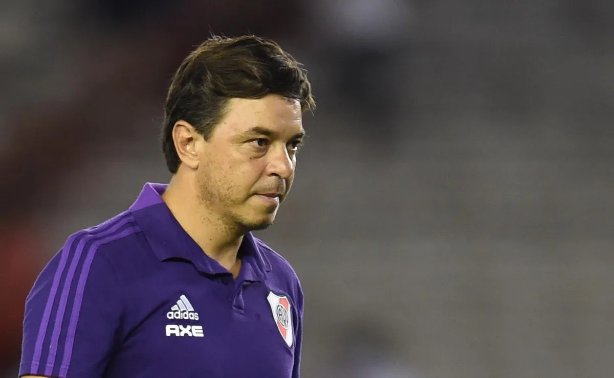Gallardo se retiró del Monumental agradeciéndole a los hinchas por el apoyo.