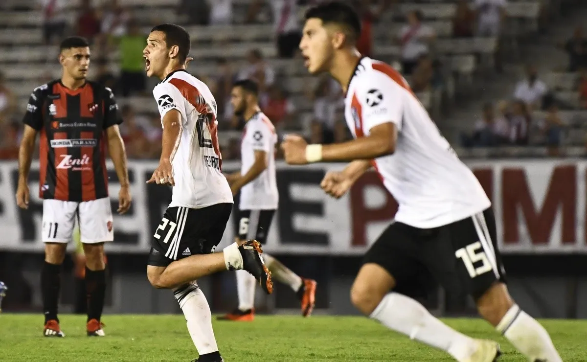 Cristian Ferreira marcó un gran gol desde afuera del área.