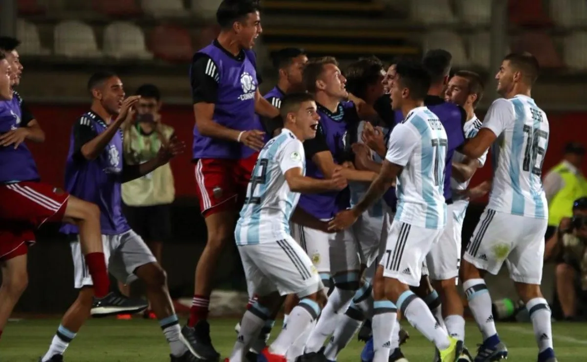 Una vez más, los jugadores de River, Julián Álvarez y Santiago Sosa fueron titulares.