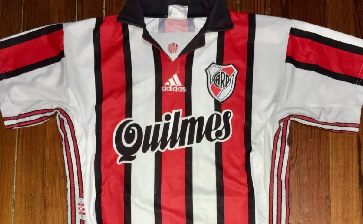 Un hincha y una camiseta perdida