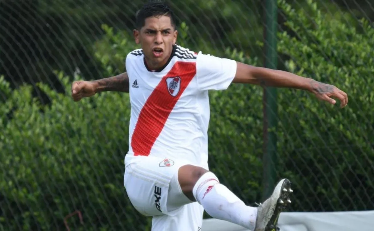 Santiago Vera, quien salió a raíz de una lesión, marcó un gol de cabeza. (FOTO: Diego Haliasz - Prensa River)