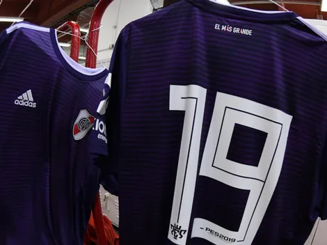 Los números negativos de la camiseta violeta