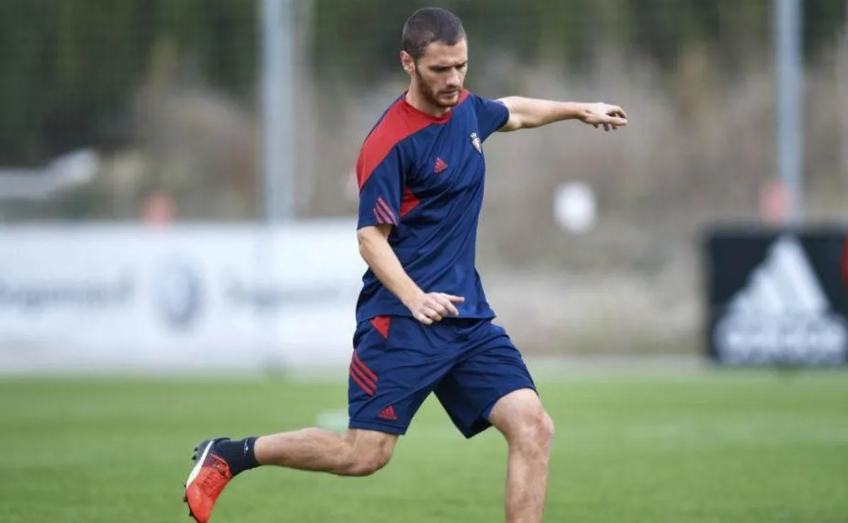 El mediocampista central rescindió su contrato a préstamo en Almería para regresar a Sudamérica.