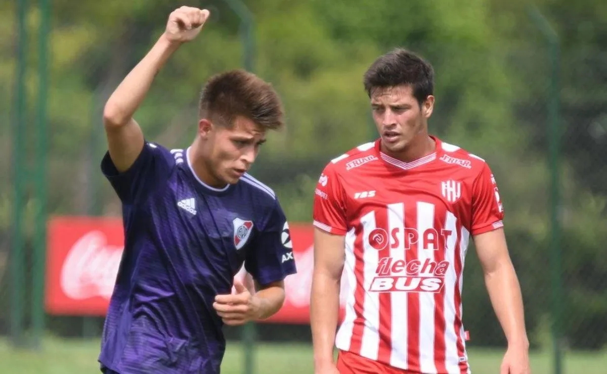 Alan Marcel Picazzo, quien tiene un gol en un partido para la Primera, abrió la cuenta. (FOTO: D.Haliasz - Prensa River)