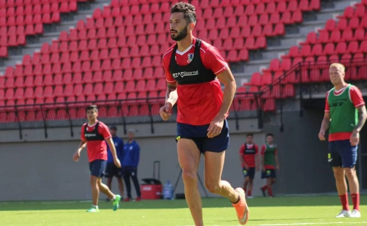 Marcelo Larrondo se entrena con Unión La Calera.