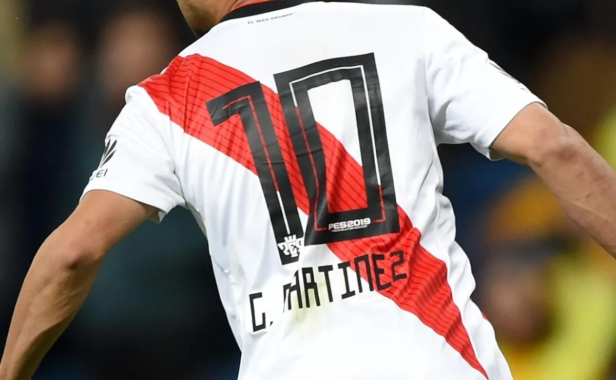 De concretarse la llegada de Suárez, el futbolista proveniente de Belgrano podría utilizar la camiseta número 10.