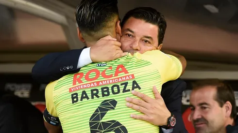 Barboza saluda a Gallardo antes de River - Defensa y Justicia.