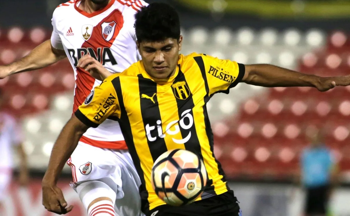 El paraguayo Robert Rojas se hará la revisión médica este miércoles.