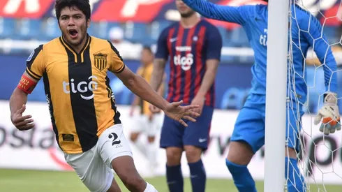 Rojas comenzó su carrera en Inferiores como lateral y en Primera se asentó como zaguero central.