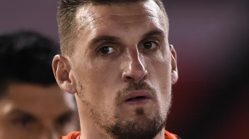 Franco Armani se hizo gigante en los mano a mano tapando pelotas imposibles.