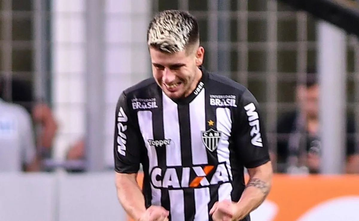 El volante ofensivo se marcha a préstamo a Atlético Paranaense.