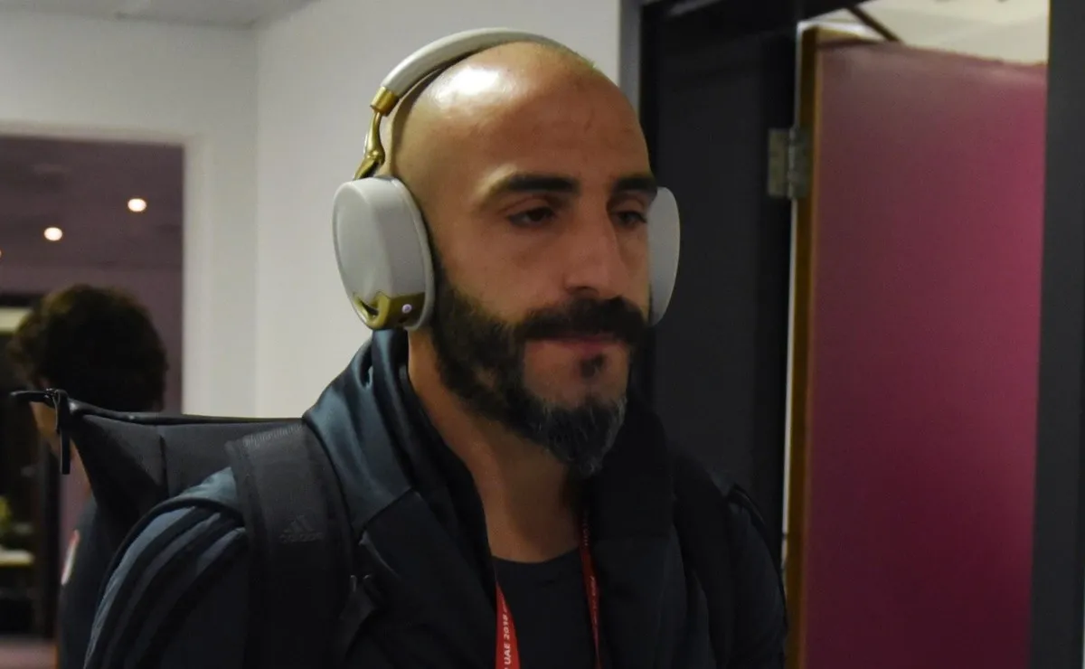 Javier Pinola aseguró que su esposa se molestó porque él se la pasa viendo el partido ante Boca.