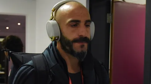 Javier Pinola aseguró que su esposa se molestó porque él se la pasa viendo el partido ante Boca.