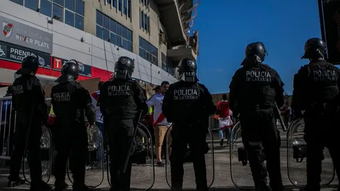 La Policía de la Ciudad fue responsable de no haber controlado el ingreso del micro de Boca.