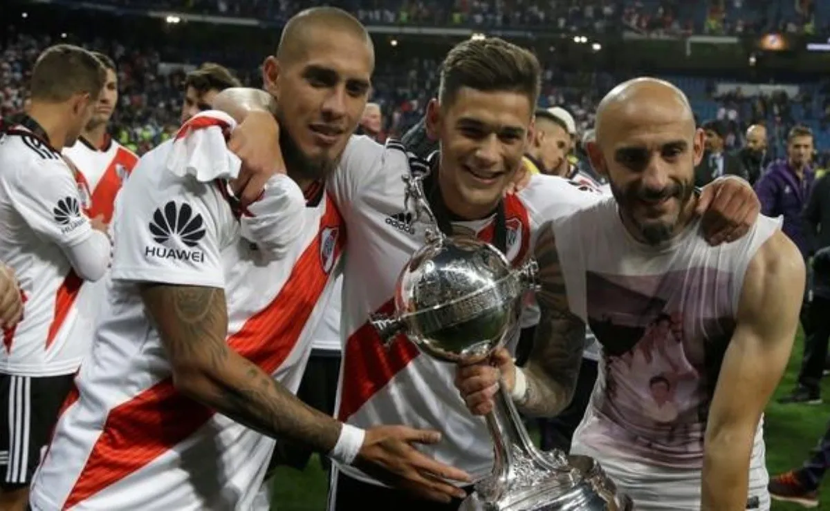 Maidana, Martínez Quarta y Pinola, juntos festejando el título ante Boca.