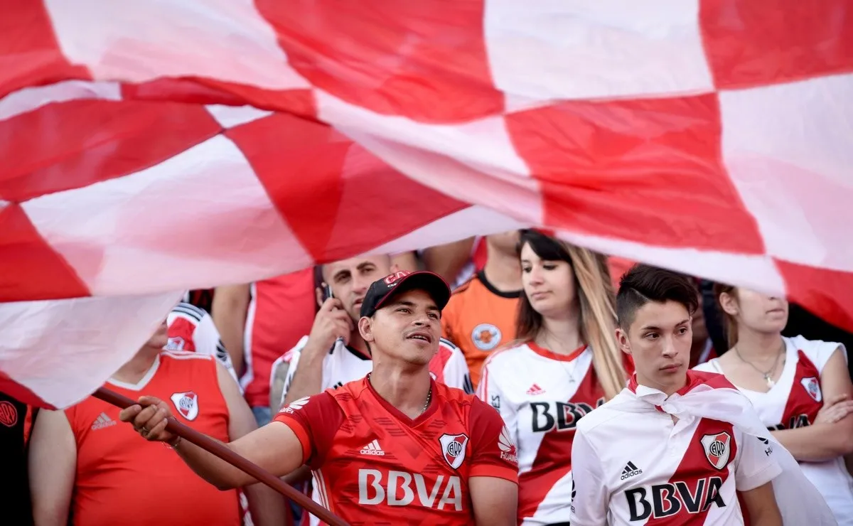 Conmebol presentó un estricto reglamento destinado a las banderas.