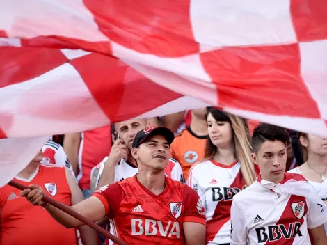 ¿Chau banderas grandes y todos sentados en la Copa?