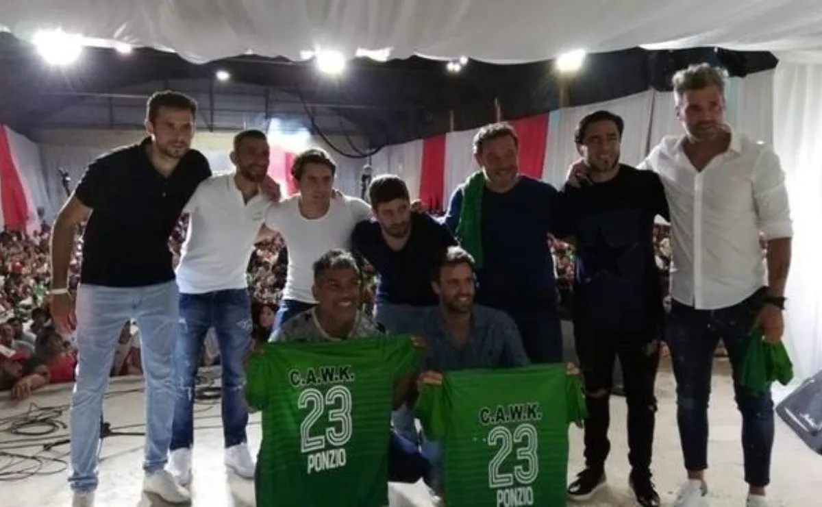 Cientos de hinchas de River se juntaron para agasajar a Ponzio en las Rosas