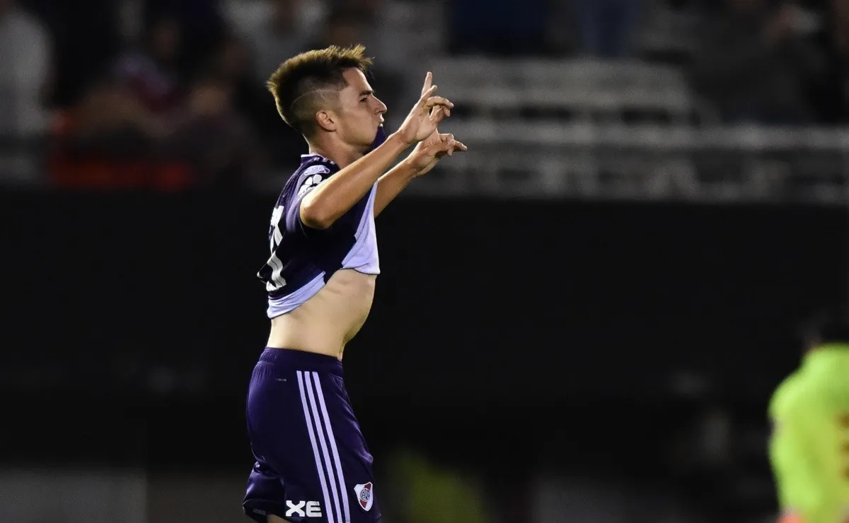 Matías Moya debutó el 4 de diciembre del año 2016, cuando River usó la camiseta verde ante Independiente. (FOTO: Getty)