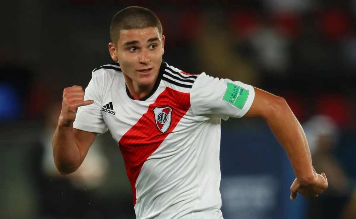 Julián Álvarez lleva seis partidos oficiales en la Primera de River, aunque todavía no marcó goles. (FOTO: Getty)