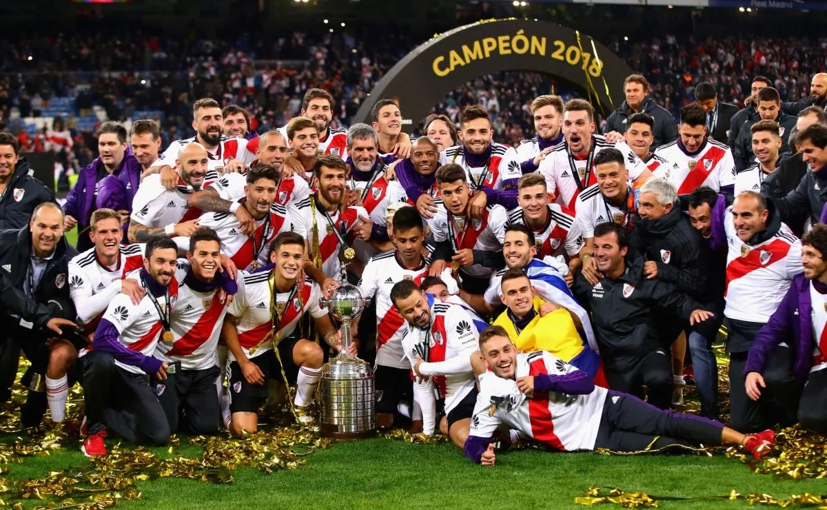 El campeón en Madrid que alienta a River desde Europa.