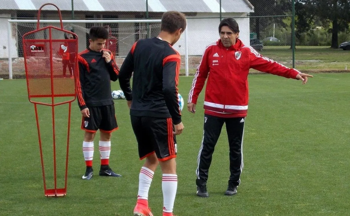 Rivarola, un campeón con River que trabaja en las Inferiores del club.