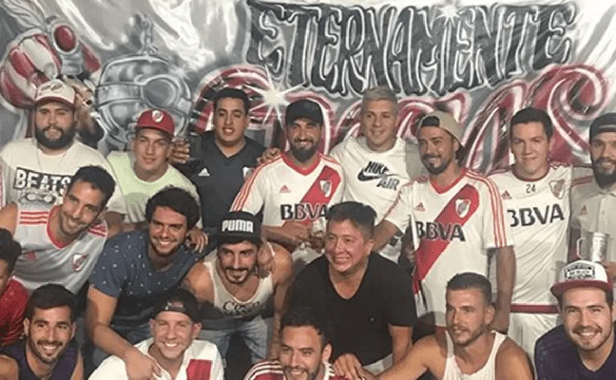En su Maipú natal, provincia de Mendoza, Enzo Pérez fue homenajeado con una bandera.