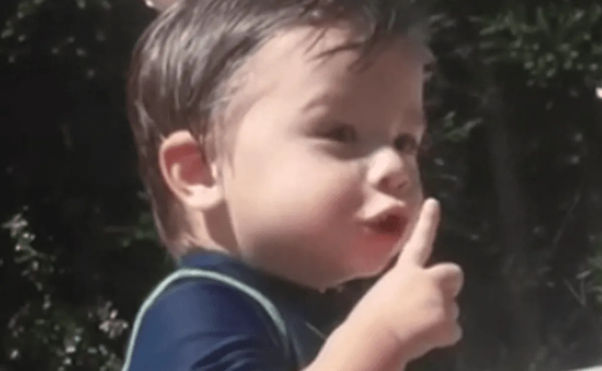 Ahora, al hijo del Chino lo filmaron pidiendo un minuto de silencio para Boca.