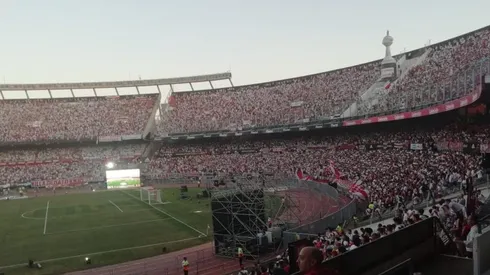 Alrededor de 60.000 hinchas de River deliraron de alegría para burlarse de Boca.