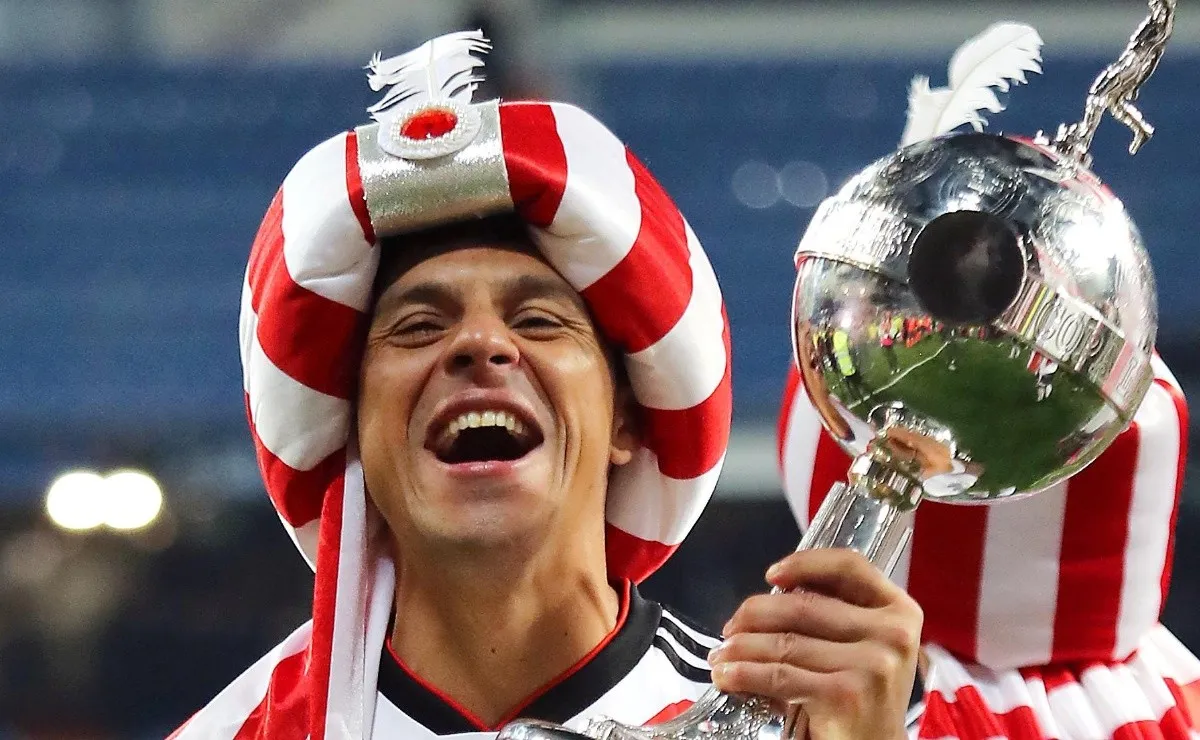 Enzo Pérez se platinó el pelo tras haber ganado la Copa Libertadores.