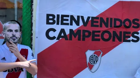 River será recibido por una multitud en el estadio Monumental.