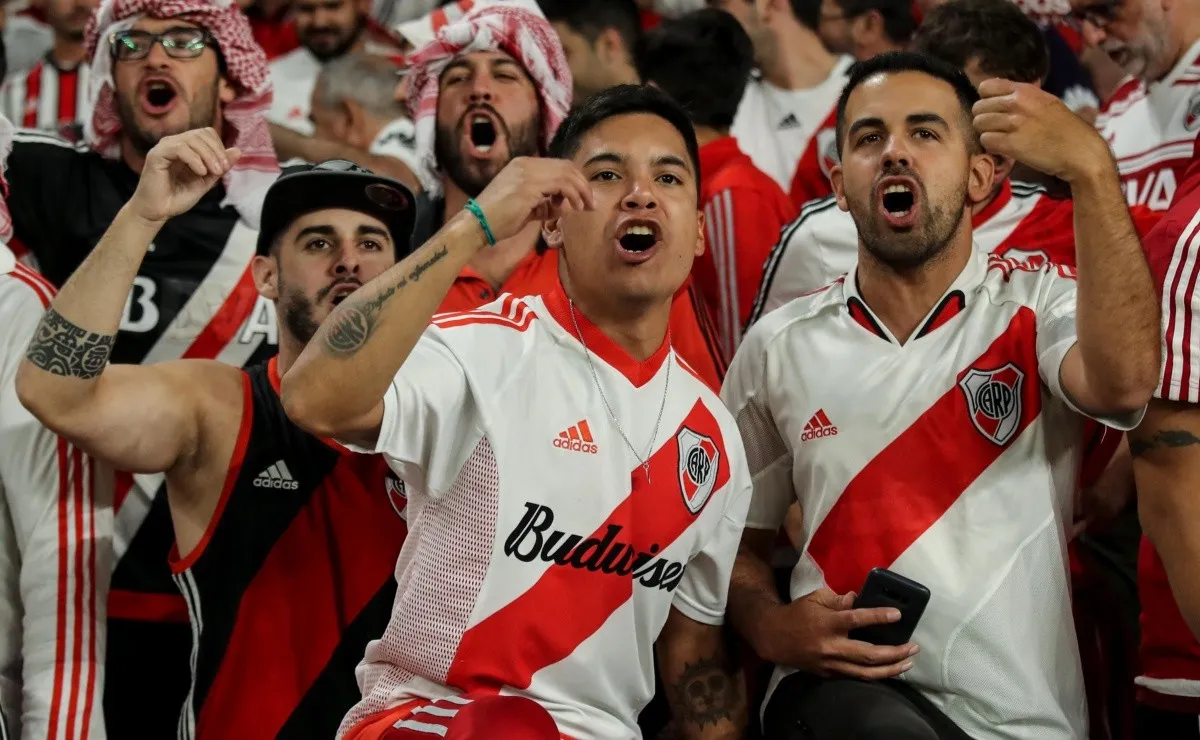 Los fanáticos de River se quedaron en pleno partido de Real Madrid y Al Ain.