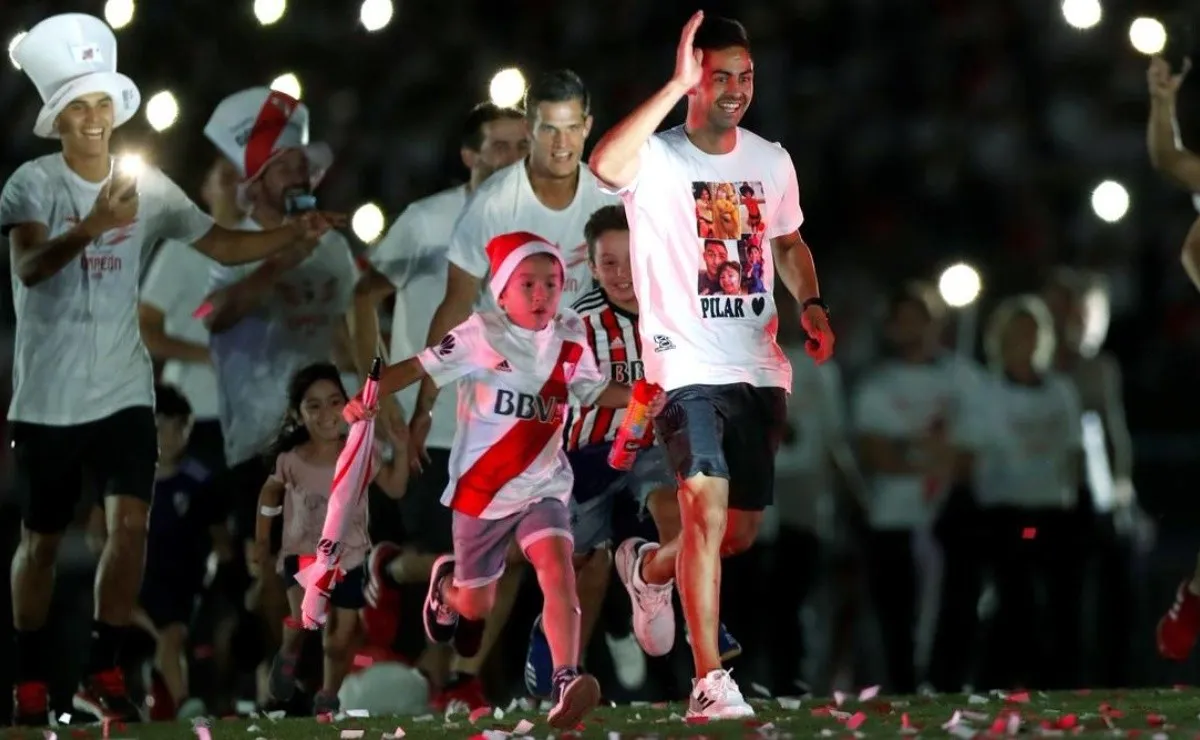 El Pity Martínez recreando el gol ante Boca en la final de la Libertadores.