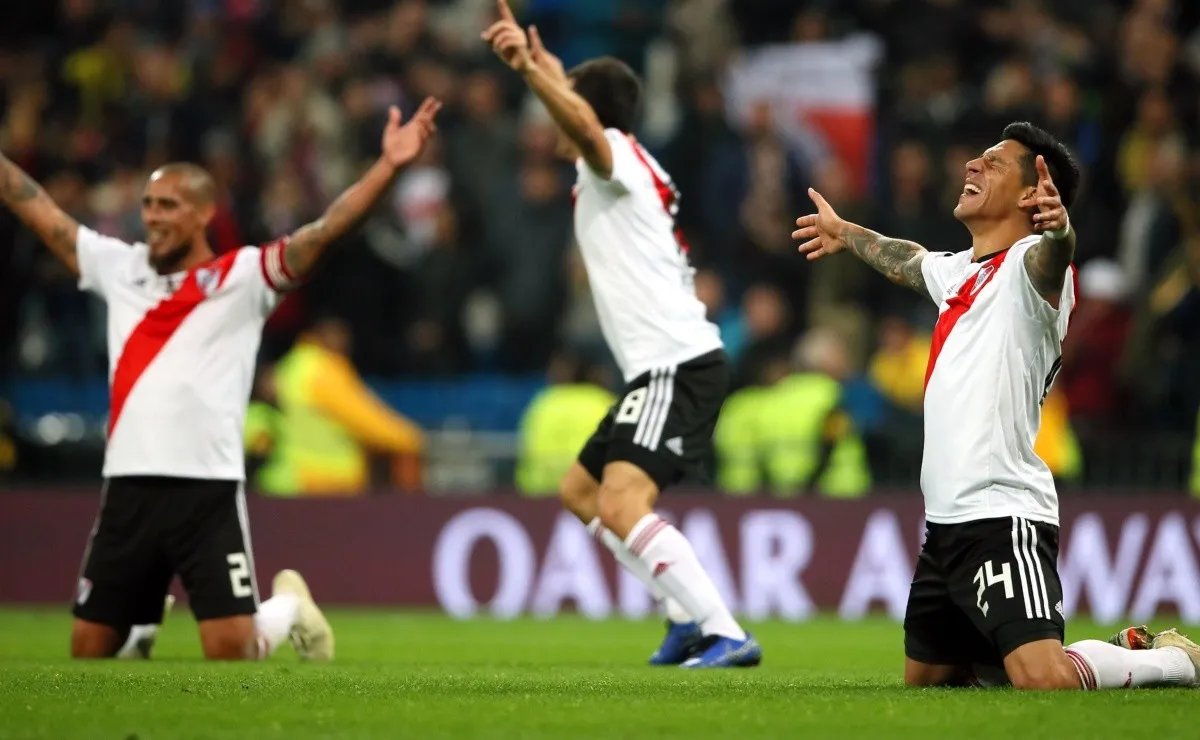 Rodillas al piso, manos apuntando al cielo, y semblante lleno de gloria máxima. Una postal de lo que fue el 2018 de River.