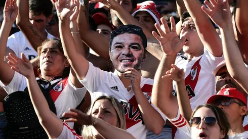 Los hinchas de River ya ingresan al estadio Monumental.