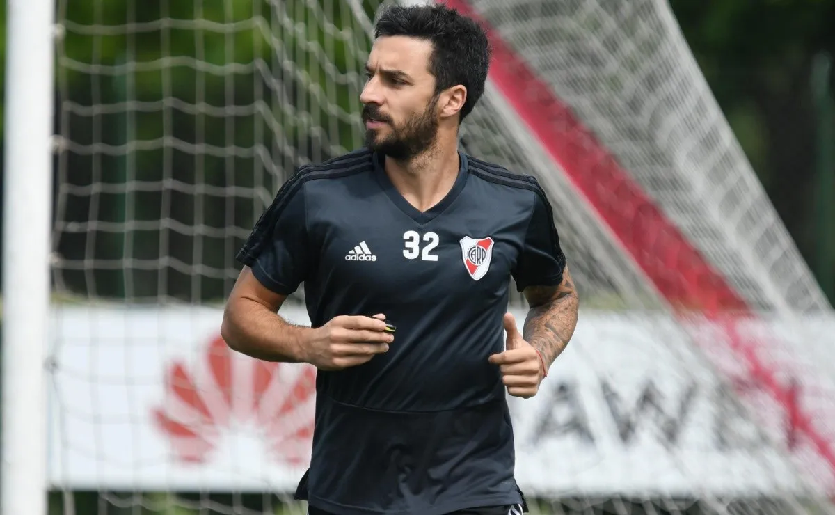 Ignacio Scocco marcó dos goles de cabeza en el entrenamiento de este jueves.