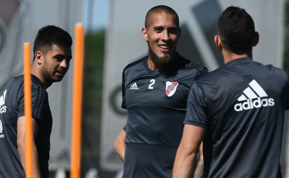 Jonatan Maidana le metió un cañito a Kevin Sibille.