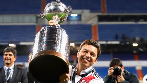 El Muñeco bajó del palco al vestuario y no pudo ver los minutos finales