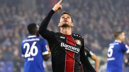 Lucas Alario convirtió un verdadero golazo en la victoria de Bayer Leverkusen por 2 a 1.