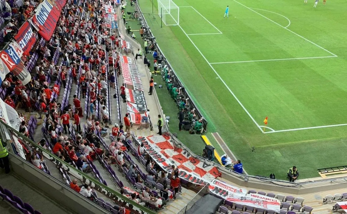 En el partido de Chivas vs. Esperance la hinchada que silenció a todos fue la de River.