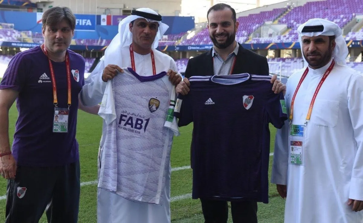 Las camisetas con las que jugarán Al Ain y River en la semifinal del certamen.