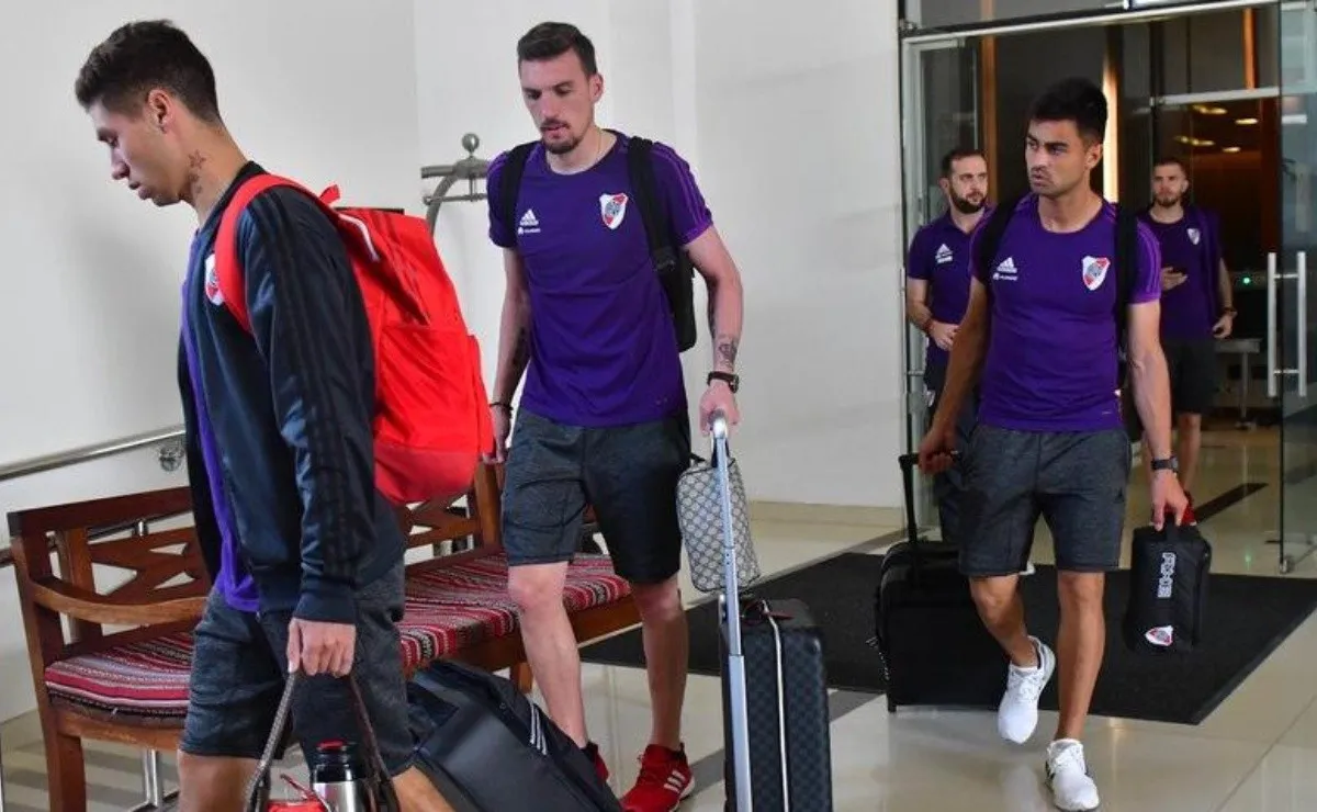 El plantel de River arribó a Abu Dhabi.