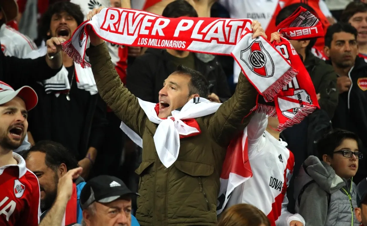 Miles de hinchas siguieron a River en Madrid y lo propio sucederá en Emiratos Árabes Unidos. (FOTO: Getty)