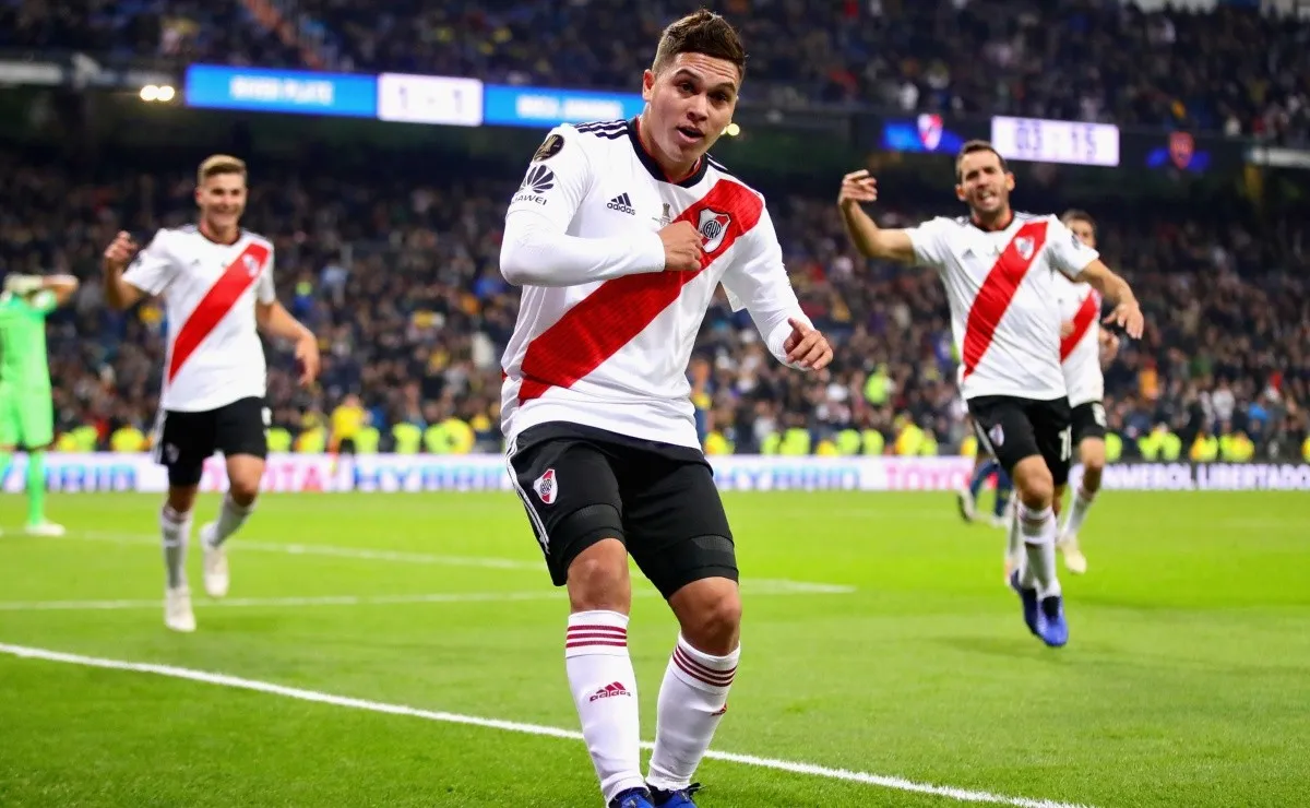 Quintero convirtió un golazo decisivo en la final de la Libertadores ante Boca.
